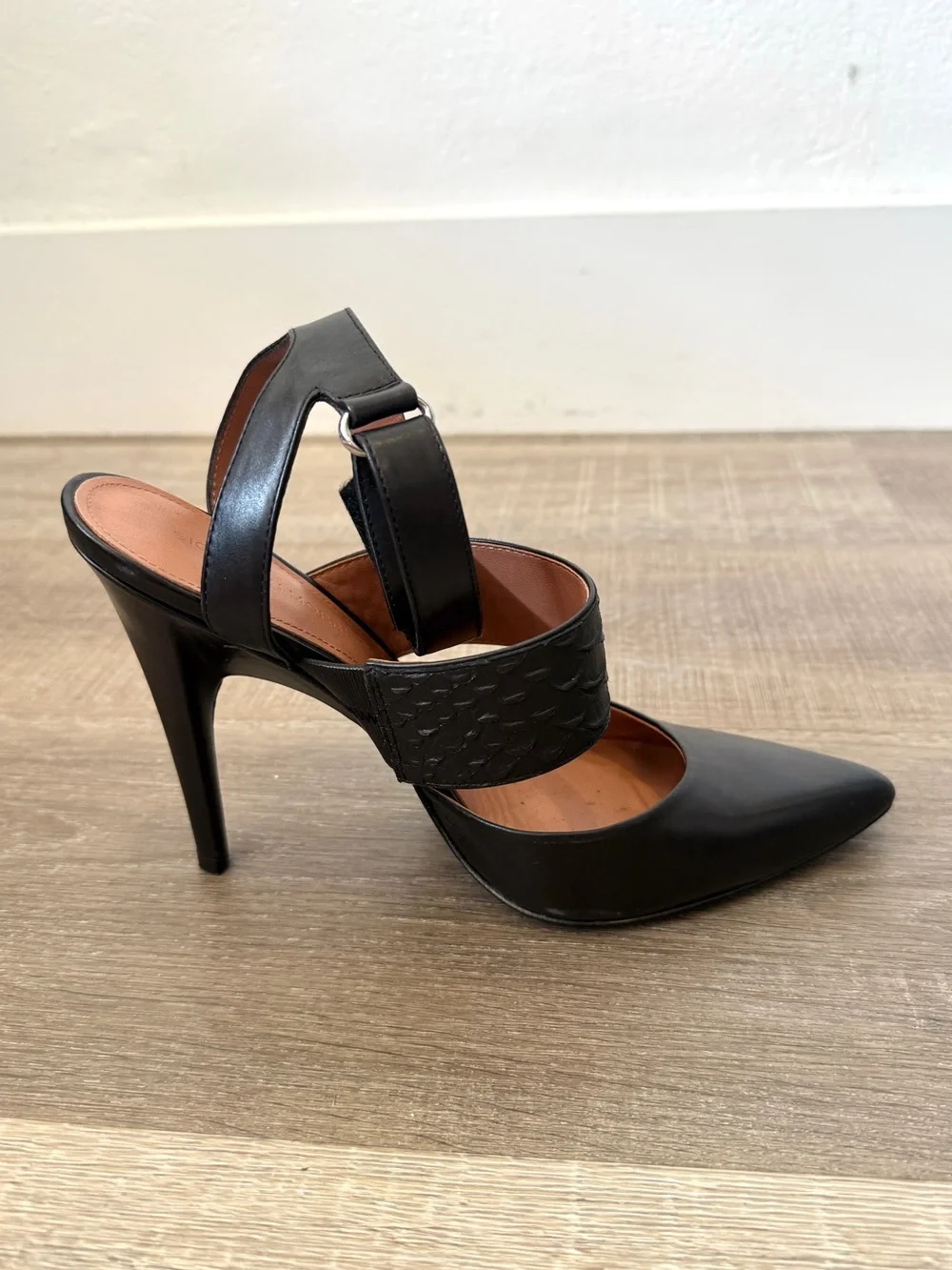 Sigerson Morrison Brielle Size 8 Black Leather Pointed Toe Heels
